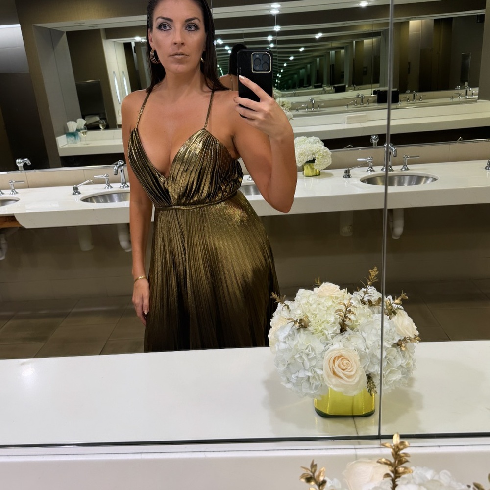 MacDuggal Gold Pleated V Neck Jumpsuit that looks like a dress Size 4 - Picture 3 of 4